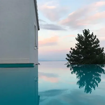 Vila Sea View *